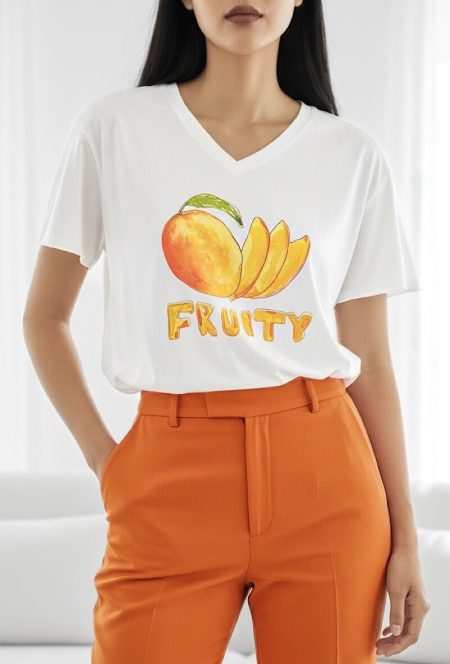 t-shirt-clara-en-coton-doux-avec-imprime-casual-et-chic-en-col-v_blanc_69e539cd9035a